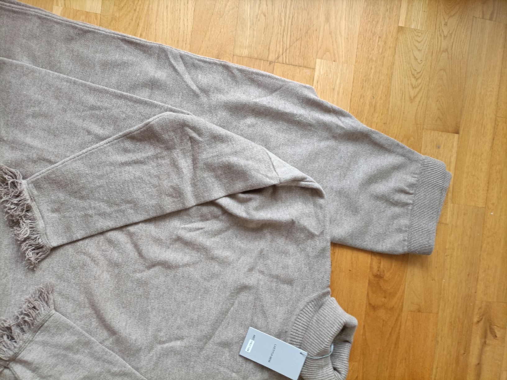 Lotti di vestiti: Ensemble pull et pantalon à franges, neuf avec étiquette – Nuovo e nell'imballaggio originale da La Chaux-de-Fonds venduto da Luxary.25cachmirepro 4
