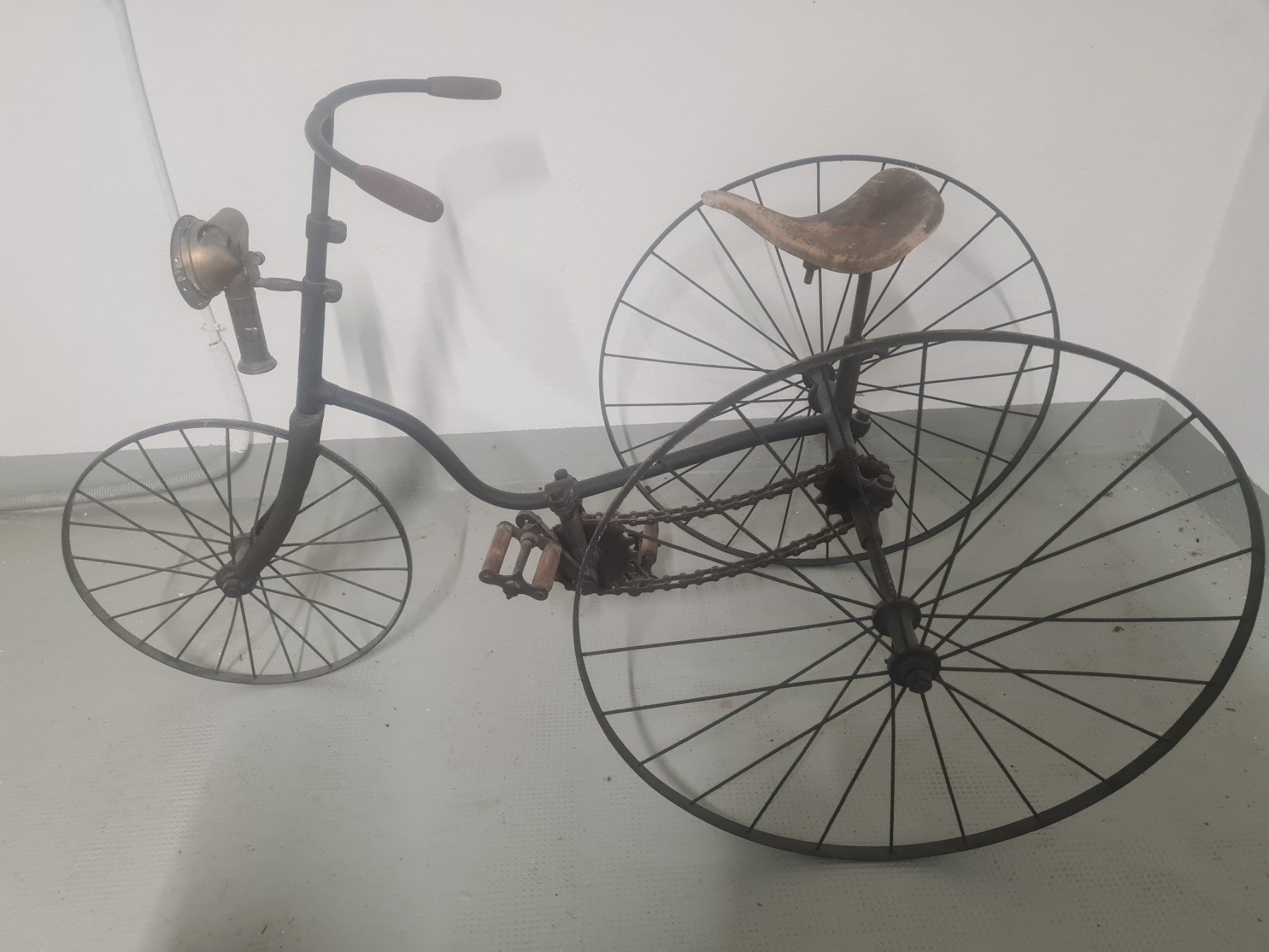 Biciclette: FAHRRAD ANTIQUE TRICYCLE COLLECTION RARE OLDTIMER – Usato da Bellevue venduto da BURGOLMANIA