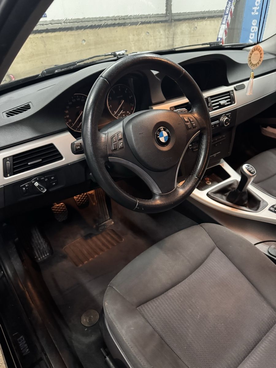 BMW Autos: Bmw320i – Défectueux à Boudry par sel_7jqz