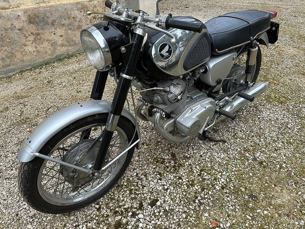 Strada: HONDA CB72  250cc 1966 – Usato da Bursinel venduto da VirginieD-77 3