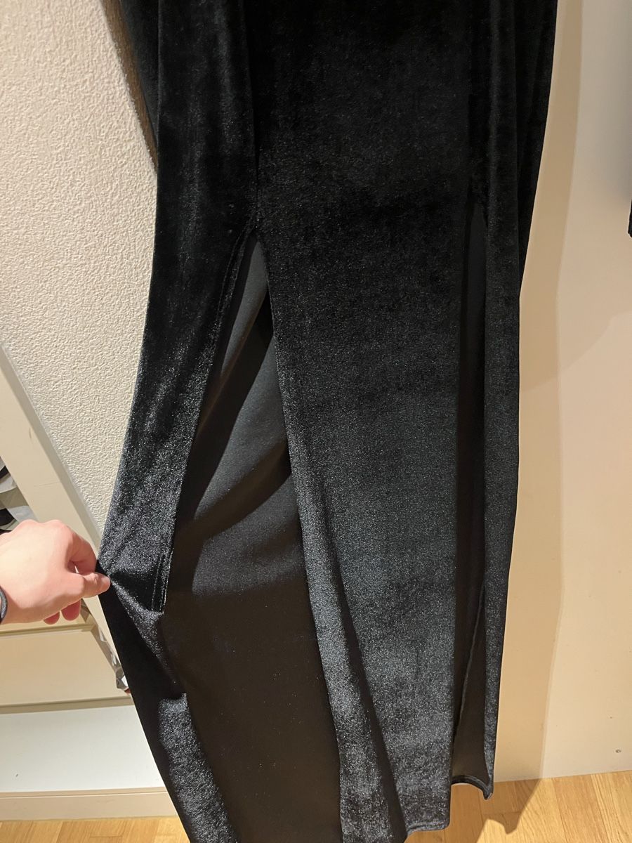 Vestiti: Schwarzes elegantes langes Kleid mit Schlitz – Nuovo (secondo la descrizione) da Laufen venduto da oceanwave. 4