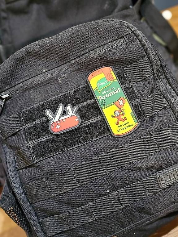 Victorinox Placchette & Badge: 3D Sackmesser-Patch aus PVC / Gummi – Nuovo e nell'imballaggio originale da Frutigen venduto da Darksmash666 2