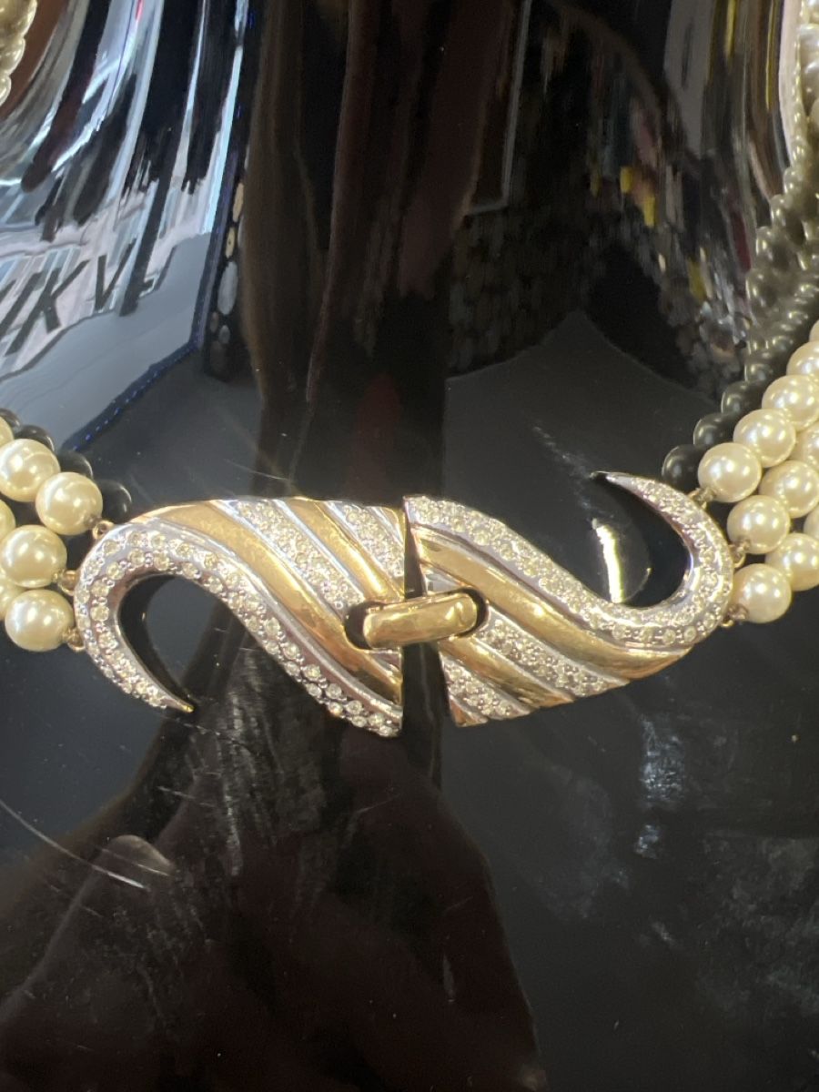 Catenine: Elegante Perlenkette mit Strass-Verschluss – Usato da Rorschach venduto da TrendyDeals 1