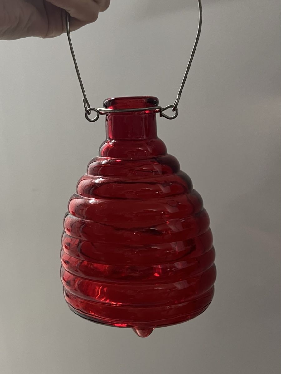 Lanterne: Windlicht, Glas rot, Wabendesign, mit Metallbügel – Usato da Herzogenbuchsee venduto da jenny.24.01