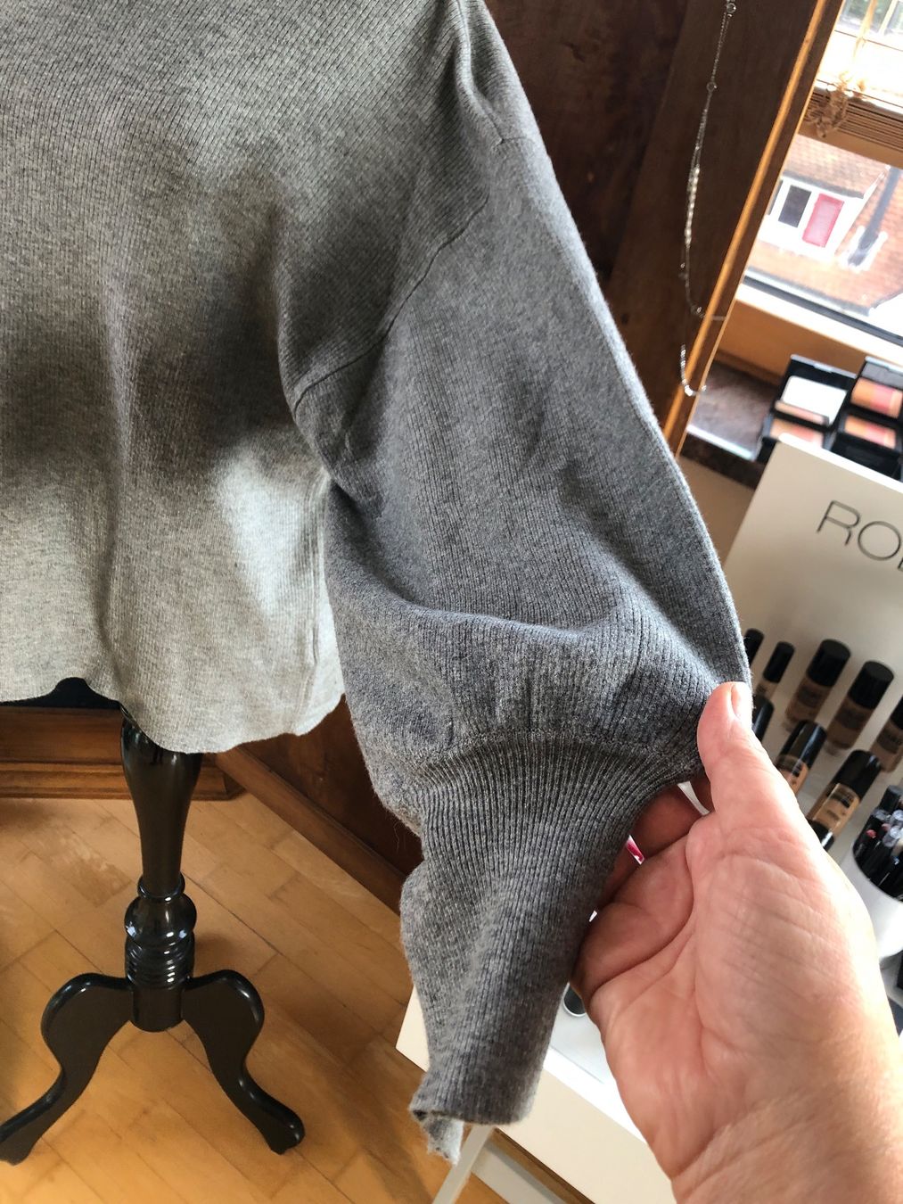 Pullover & Sweatshirts: Damen Pullover gerippt grau Stehkragen – Gebraucht aus Arlesheim von leyRum4.5 3
