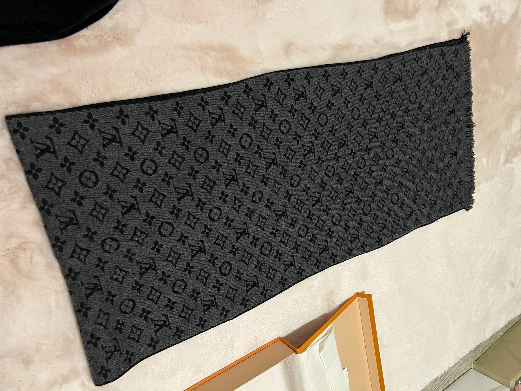 Louis Vuitton Foulard & Sciarpe: Écharpe Louis Vuitton avec boîte et quittance – Usato da Epalinges venduto da luc_25zt 5