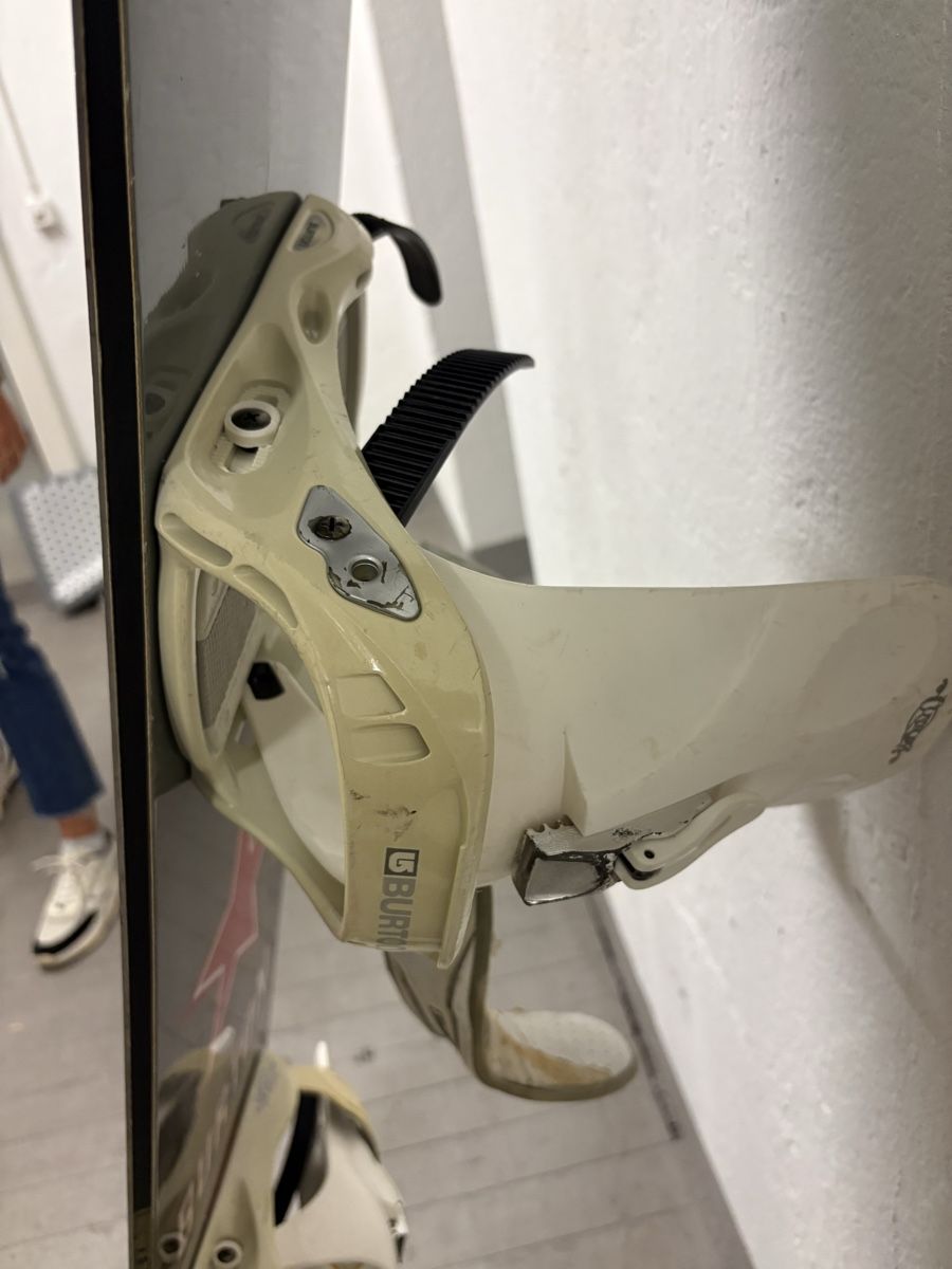 Board: Burton Snowboard mit Bindung grau 168 cm – Usato da Zürich venduto da nij_7d59 3