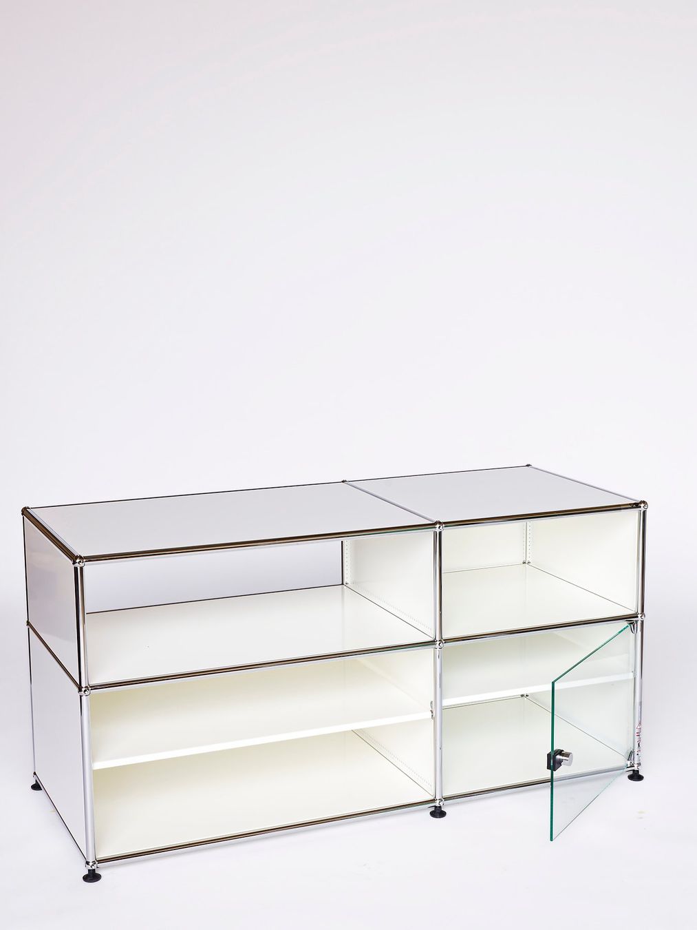 USM Kommoden: USM Sideboard weiss mit Glastür, Ausstellungsmodel – Gebraucht aus Lenzburg von Buerokonz 2