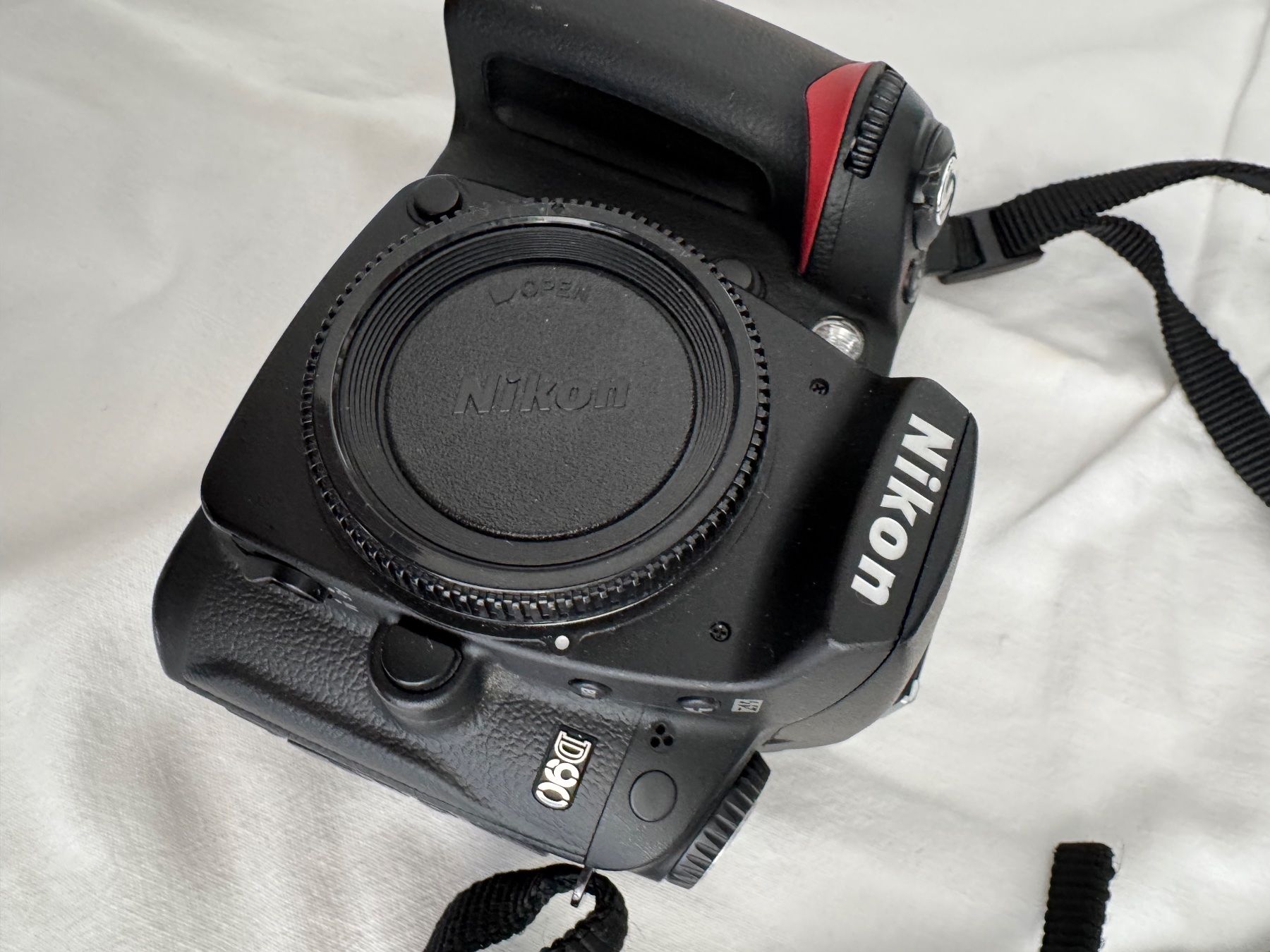 Nikon Fotocamera: Nikon D90 + 4 Wechselobjektive – Usato da Obernau venduto da  5