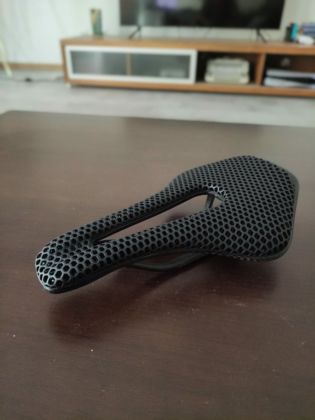 Pezzi di ricambio: Selle en fibre de carbone – Nuovo (secondo la descrizione) da YVERDON-LES-BAINS venduto da Tony-no