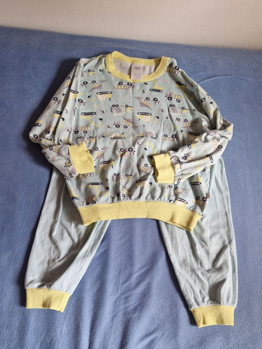 Lotti & Set di vestiti: Jungs Kleiderpaket Grösse 104 – Usato da Pomy venduto da tch_bsz6 6