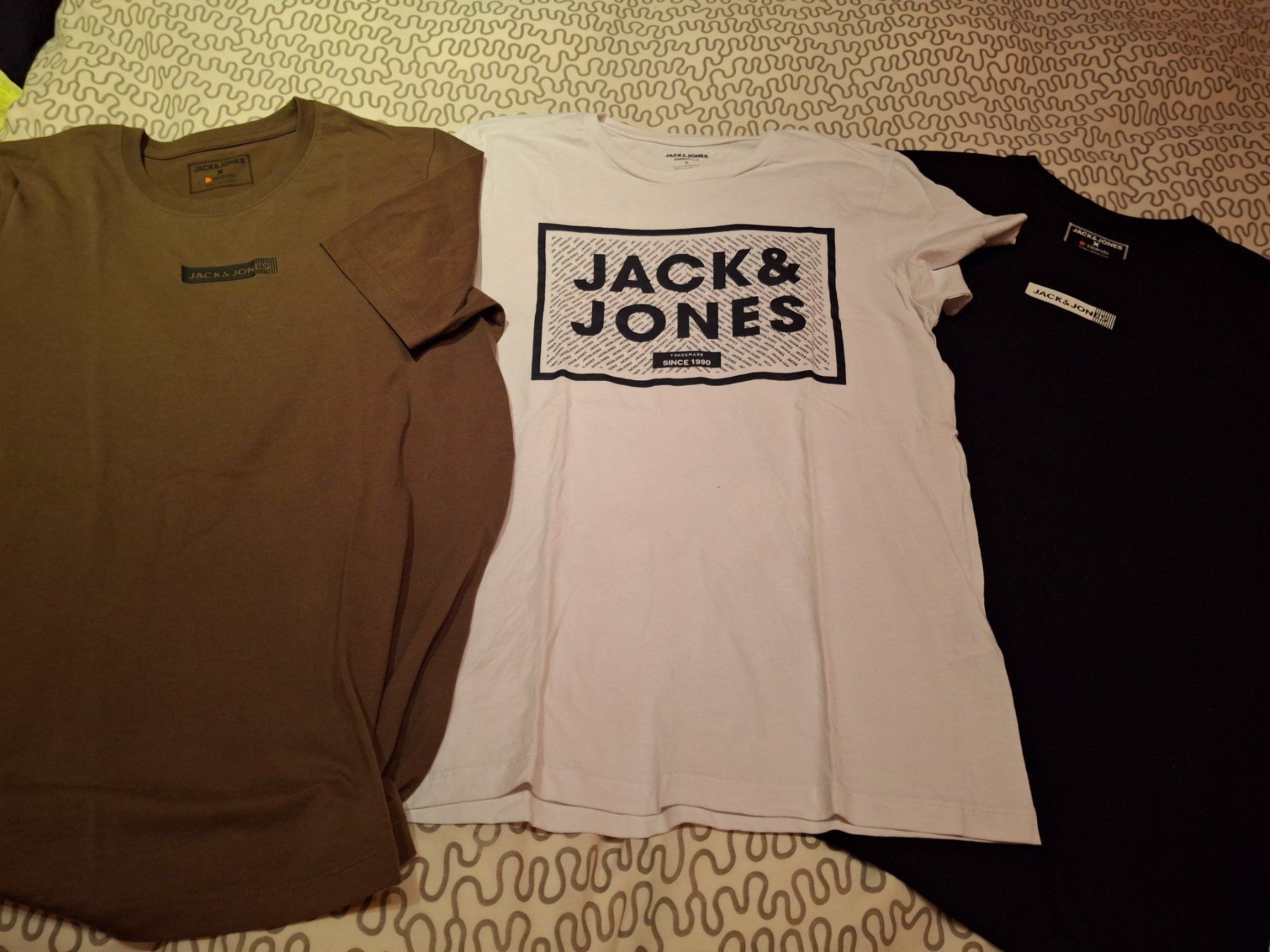 Jack & Jones T-shirt: T-shirt taille S marque Jack & Jones – Usato da Villiers venduto da san_jn5w 2