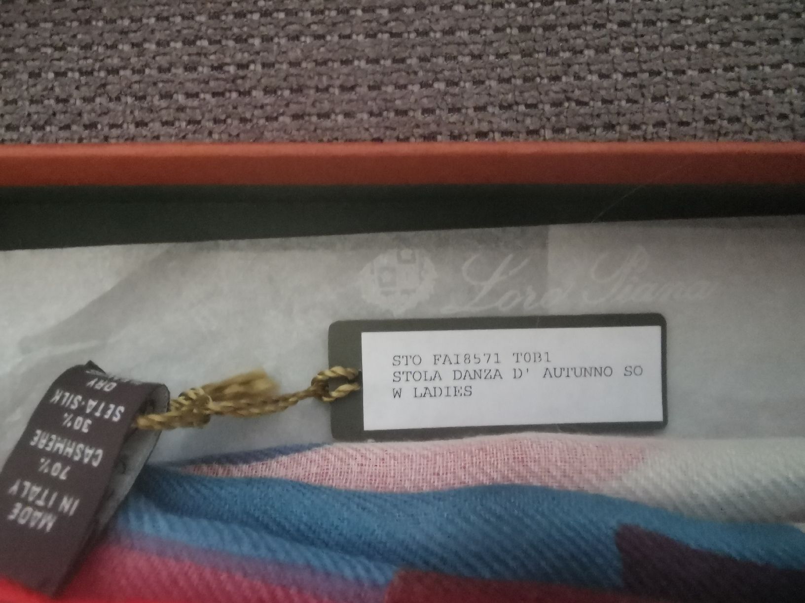 Loro Piana Foulard & Sciarpe: loro piana schal damen – Nuovo e nell'imballaggio originale da Lachen SZ venduto da Claptrap30 2