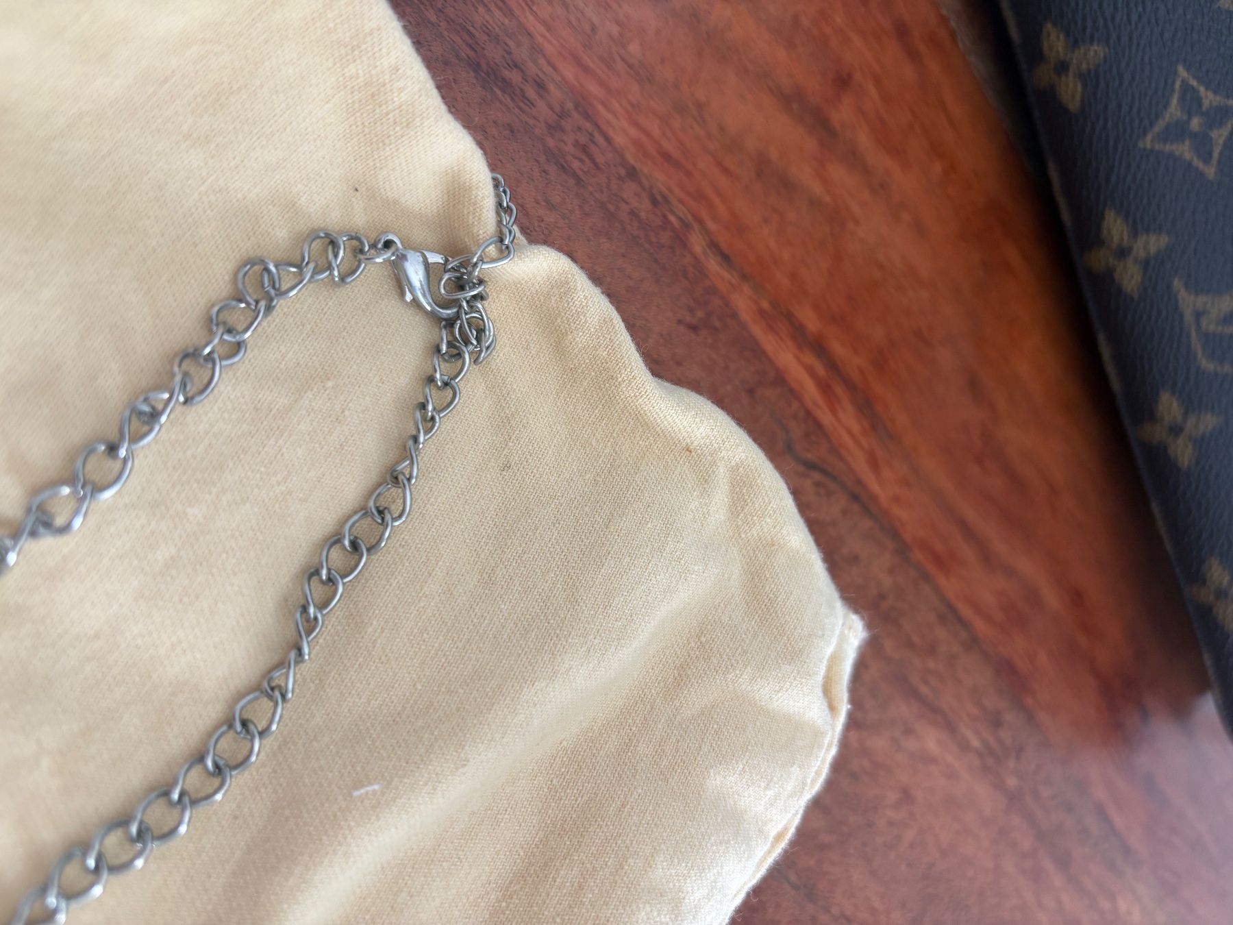 Catenine: Elegantes Statement-Collier mit funkelnden Kristallsteinen – Usato da Basel venduto da mari474 3
