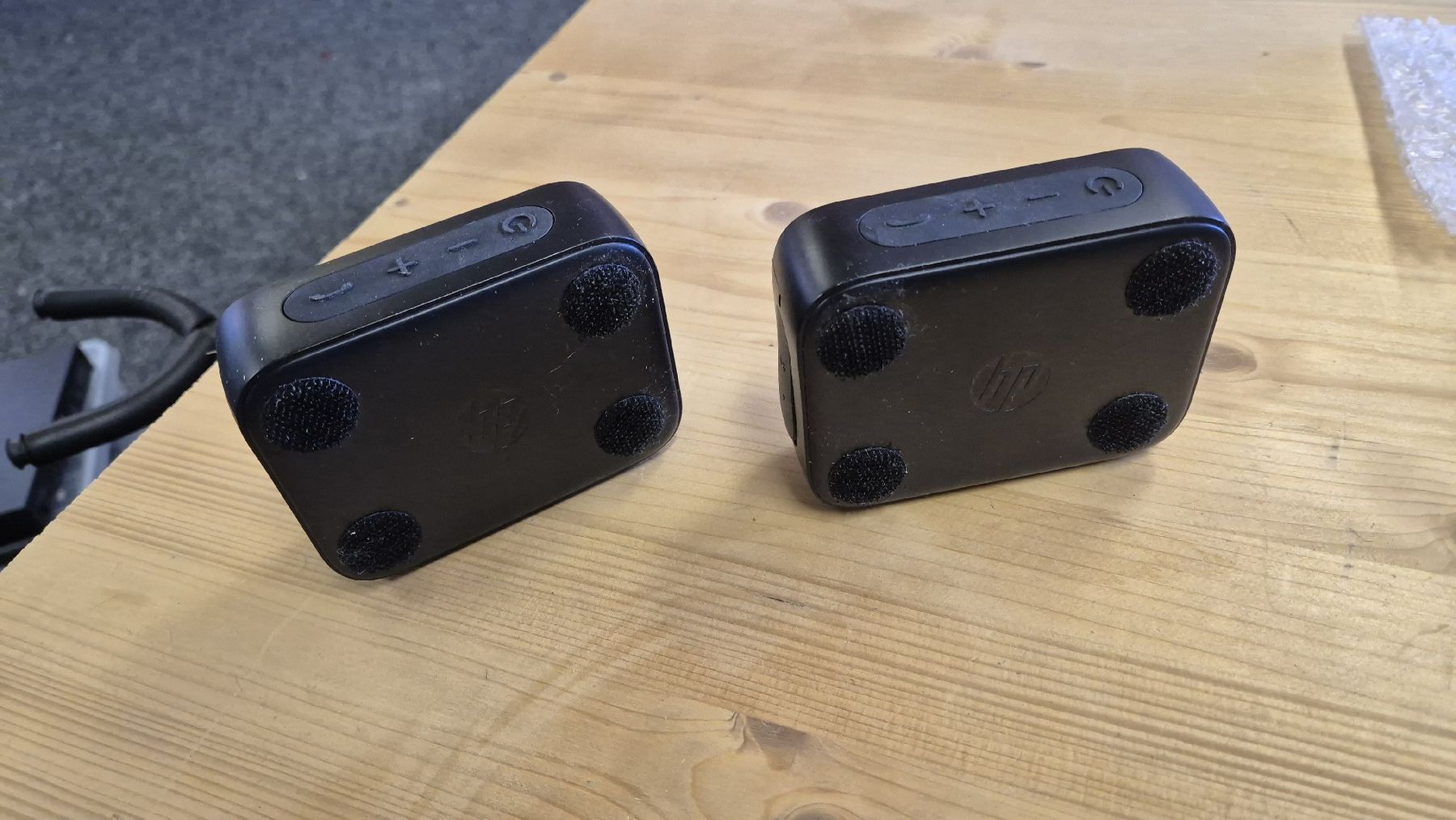 Hewlett Packard Lautsprecher: 2 HP Bluetooth Lautsprecher schwarz gebraucht – Gebraucht aus Bern von rueetschit 1