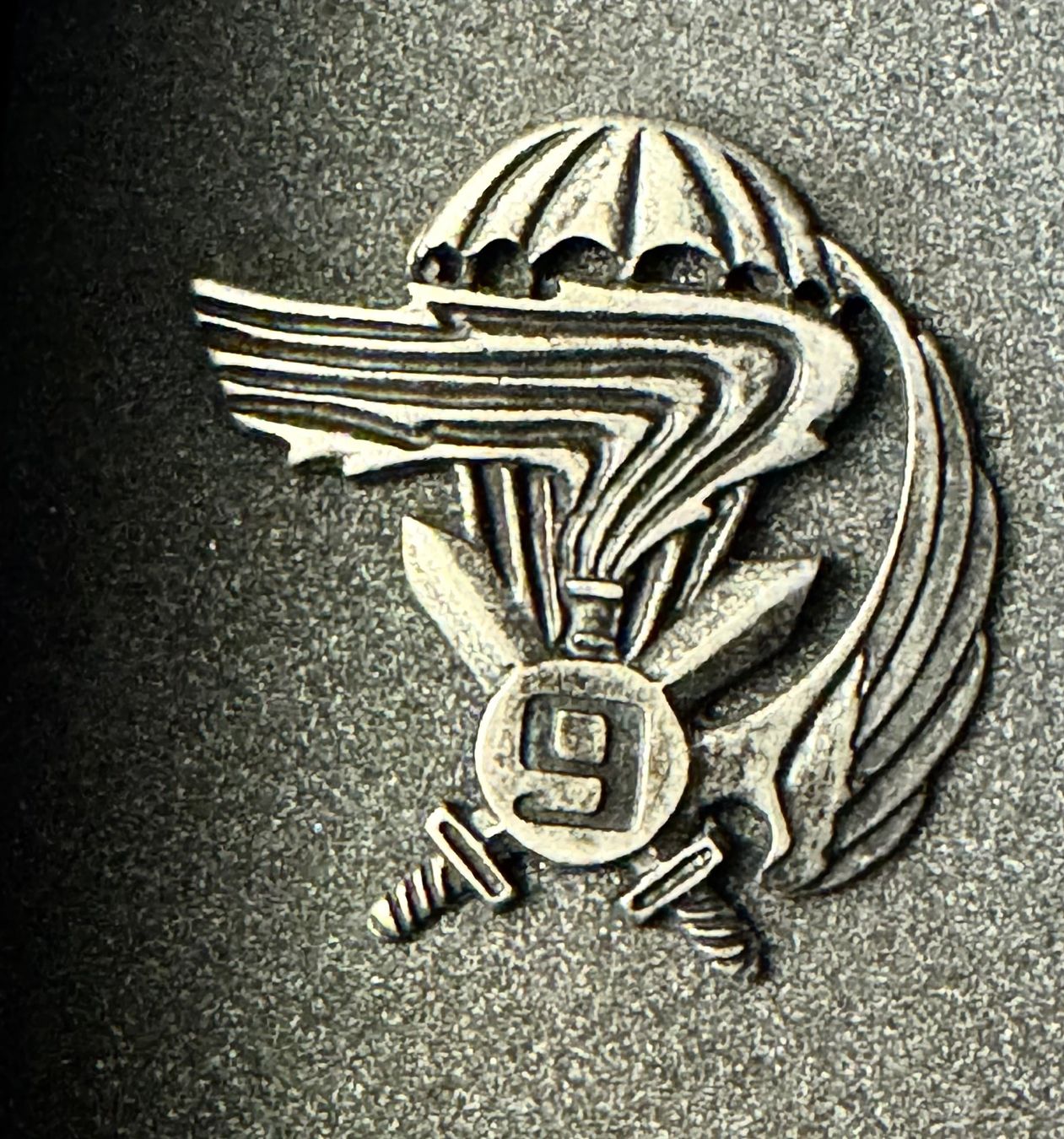 Fox Knives Militärmesser: 2 Kampfmesser 9. Fallschirm-Angriffsregiment Col Moschin – Neu und originalverpackt aus Grenchen von Pelucilu 9