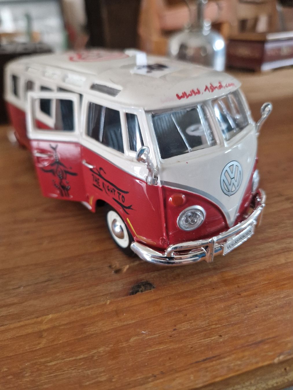 Volkswagen Modellautos: VW Bus Modellauto mit Aufklebern, Geschenkidee – Gebraucht aus Mörigen von Clio111 8