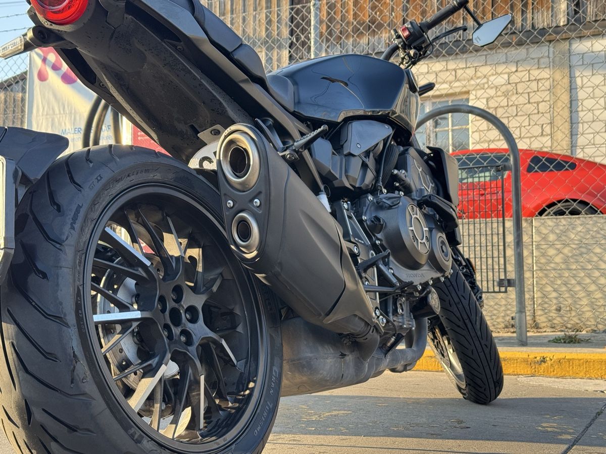 Honda Strada: Honda CB1000R Black Edition 2021 – Usato da Neuhausen venduto da dob_8f7t 3