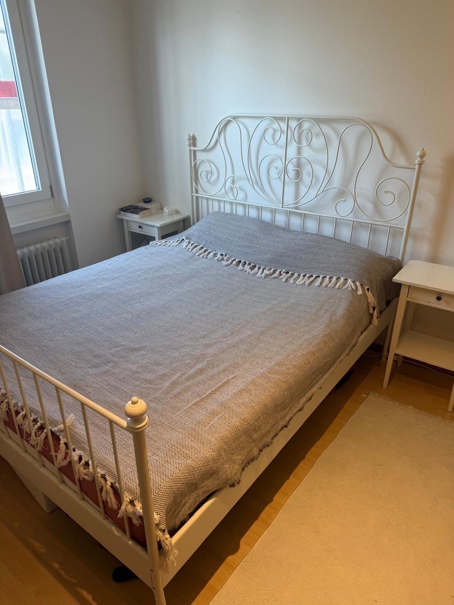 Letti: IKEA Bett und 2 Nachttischen – Usato da Vitznau venduto da mehmetch