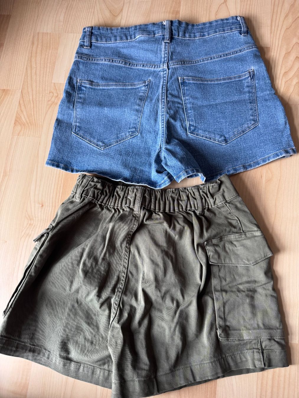 Lotti di vestiti: Short femme taille 36 – Usato da Savagnier venduto da Sirah2 1
