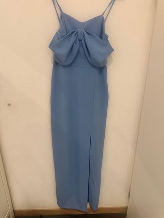 Elegantes babyblaues Abendkleid mit Schleifendetail