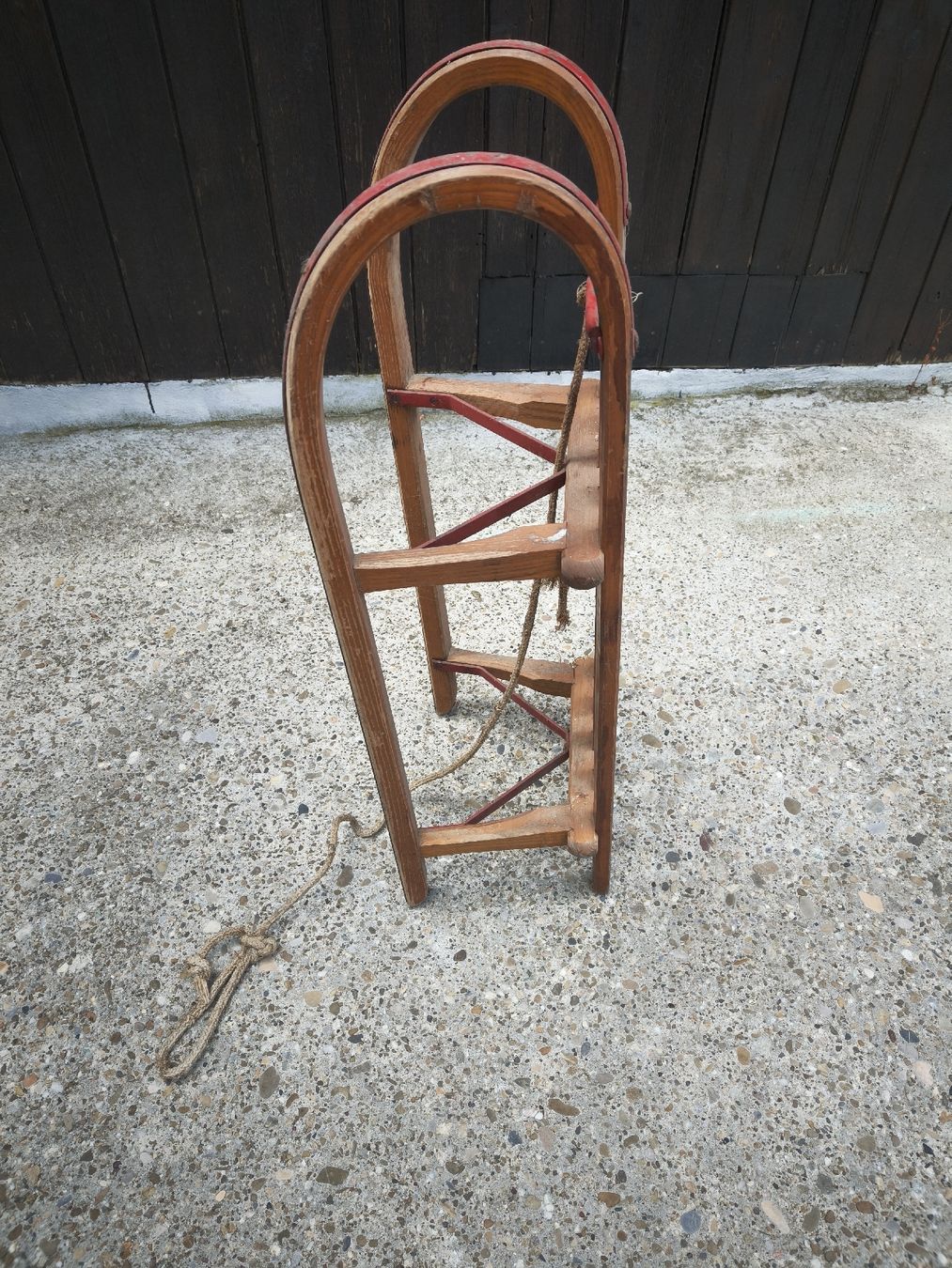 Slitta: Holz Schlitten "Bobs" alt mit Zugseil gebraucht – Usato da Rüegsauschachen venduto da Solex-Driver