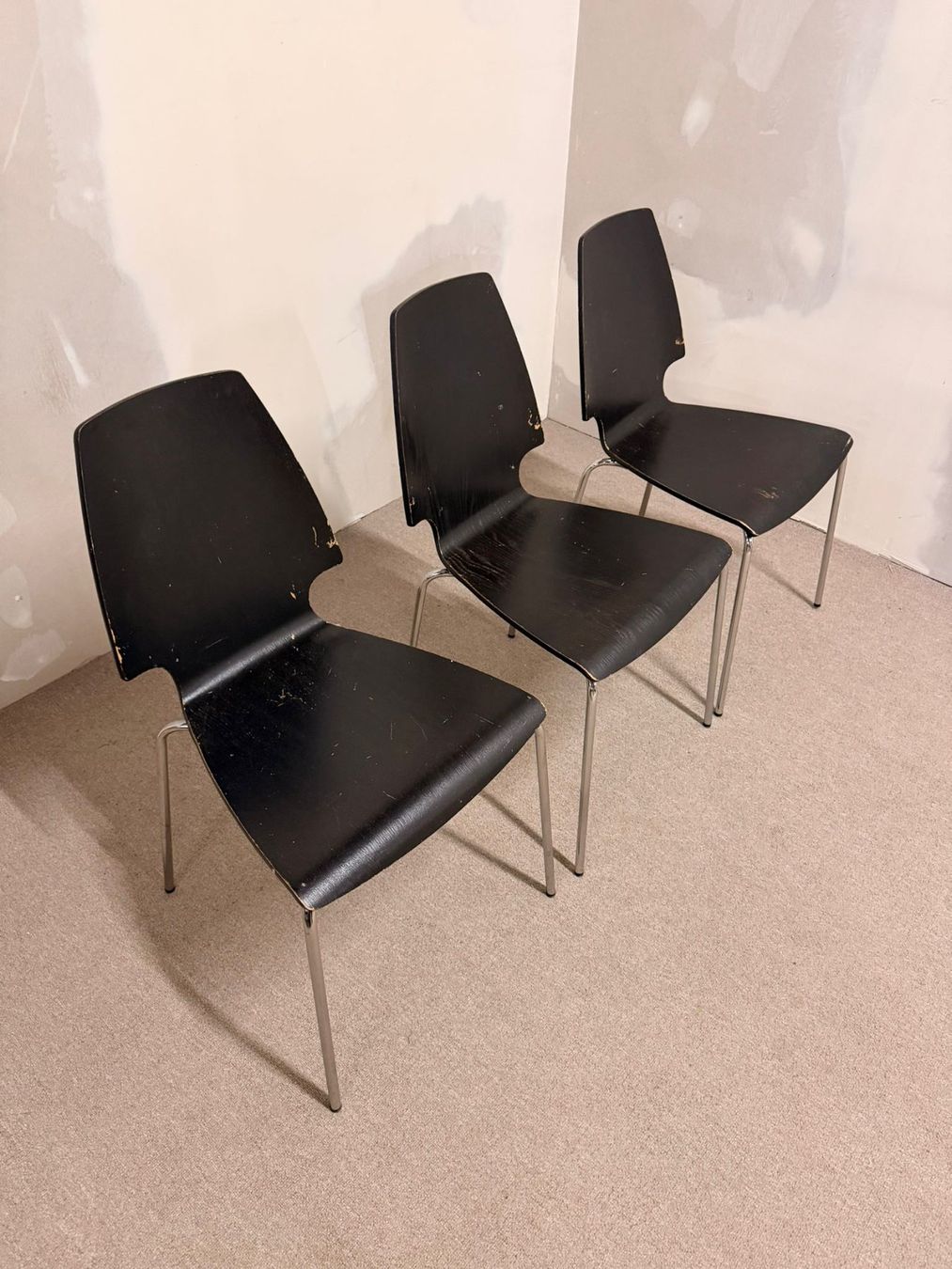 Ikea Chaises: Ikea Vilmar Stuhl in schwarz, stapelbar – D'occasion à Rickenbach ZH par Der-Insider