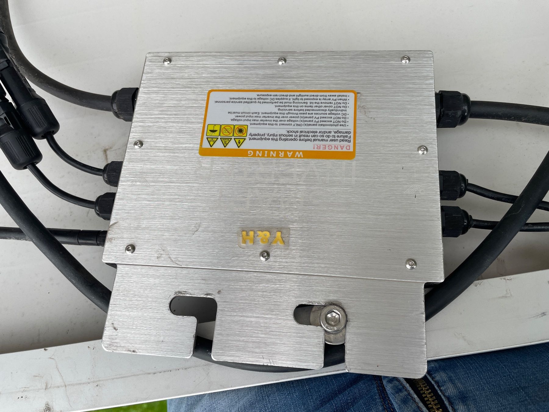 Dispositivi a energia solare: solarpanel mit wechselrichter Plug and Play – Usato da Gutenswil venduto da Clef6YS 2