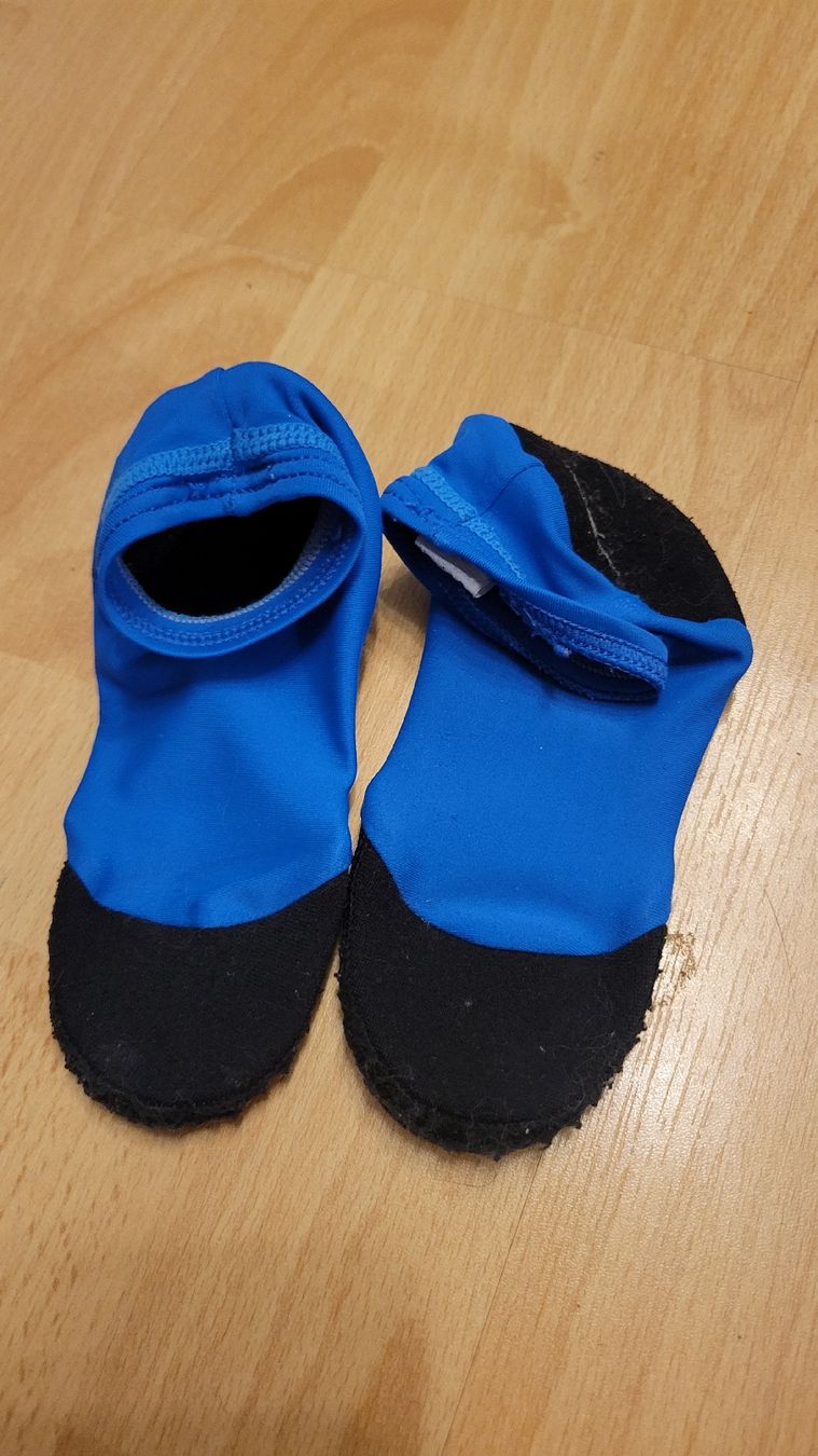 Scarpe per ragazzi: Badeschuhe Kinder Grösse 22/23 – Usato da Muri AG venduto da tabi4fun