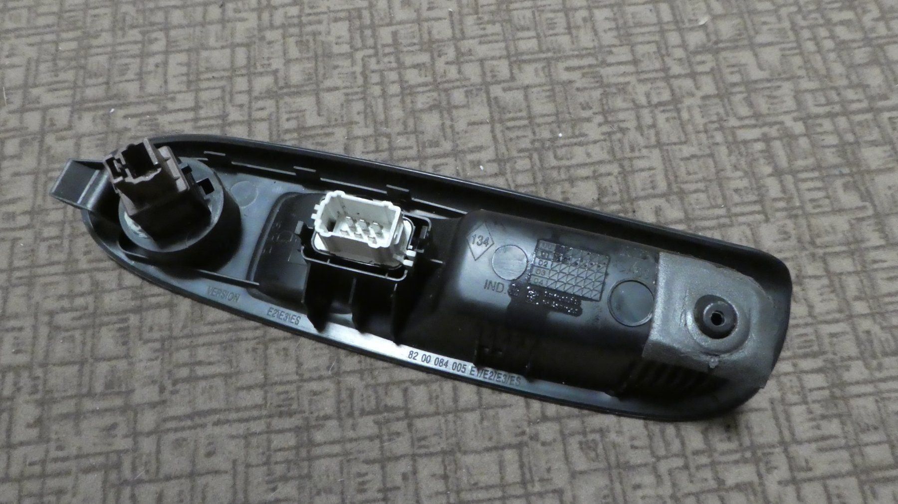 Accessori per altri veicoli: Scheibenheberschalter vr Renault Clio II – Usato da Lausen venduto da Vectrex1 1