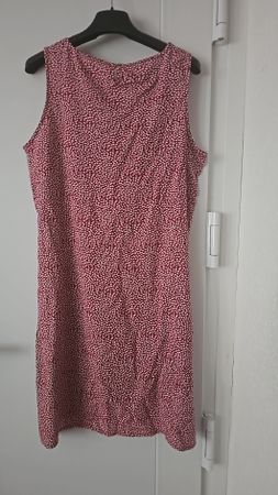 Robe d'été taille L, bordeaux à motifs originaux neuve