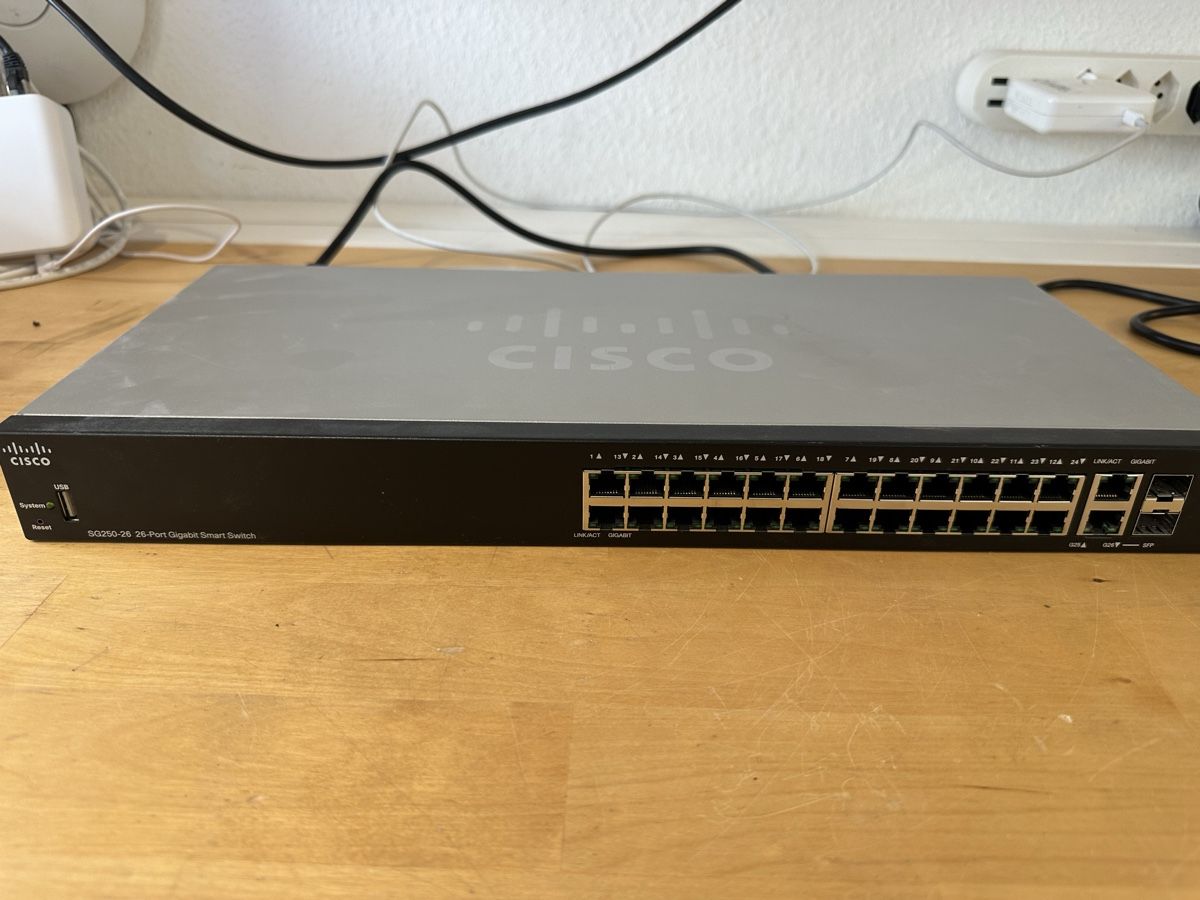 Cisco Hubs & Switches: Cisco SG250-26 26 Port Smart Switch – Gebraucht aus Luzern von FrankGroebel