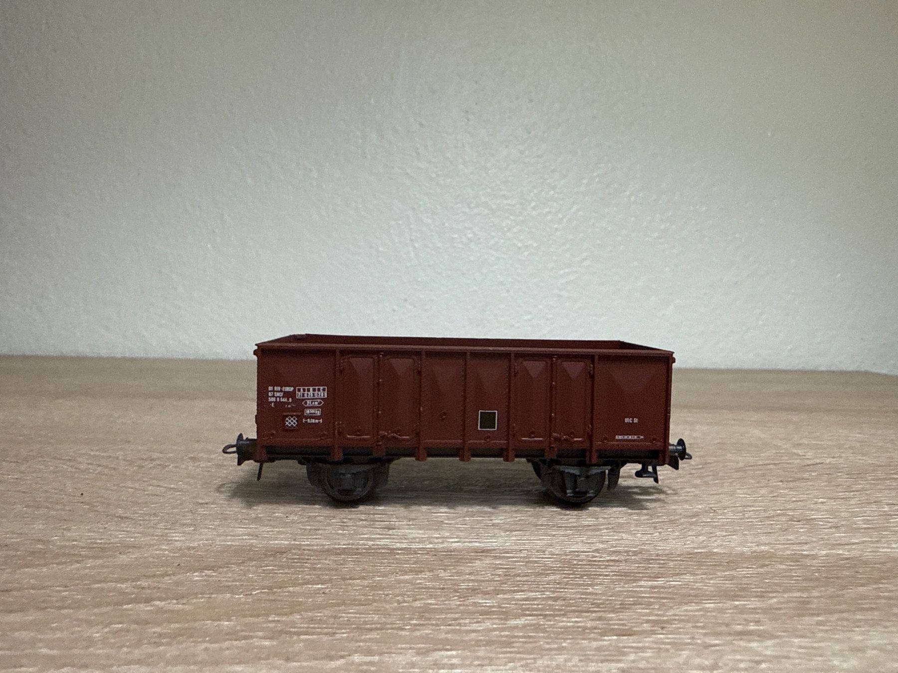 Roco Modellini di ferrovie: Roco Güterwagen SNCF H0 (100) – Usato da St-Aubin-Sauges venduto da tantome