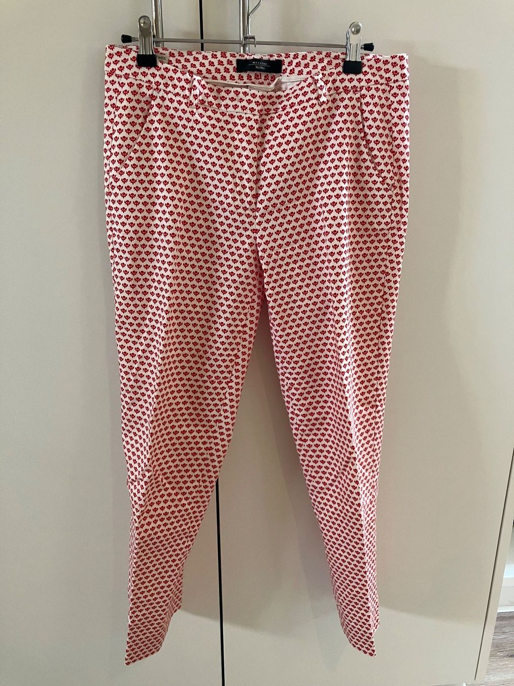 Hosen: MaxMAra Weekend - pantalon blanc à motifs rouge – Gebraucht aus Vich von SophieCo