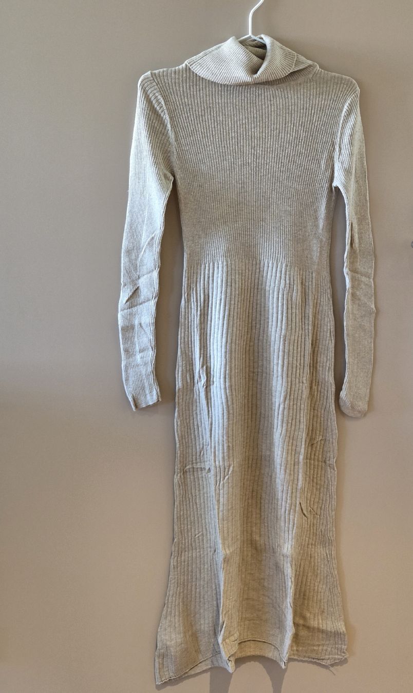 Mango Kleider: MANGO Strickkleid mit Rollkragen – Gebraucht aus Emmen von GrabandGo 1