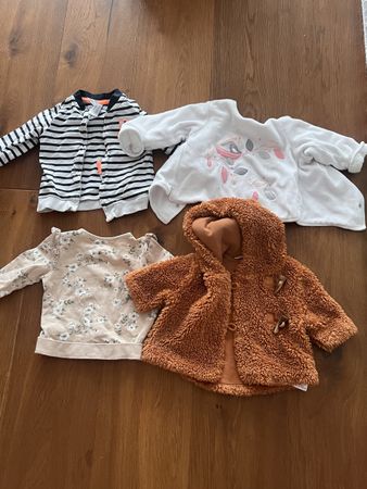 4 baby Autumn sweaters (0-4 months)