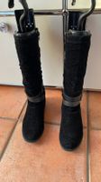 Stiefel, schwarzes Leder mit modischen Faltungen am Schaft
