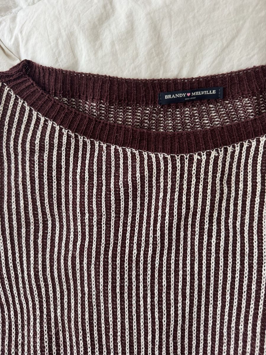 Brandy Melville Maglioni & Felpe: Pull Brandy Melville rayé bordeaux et blanc taille unique – Usato da Genève venduto da lejardindesvetements 2