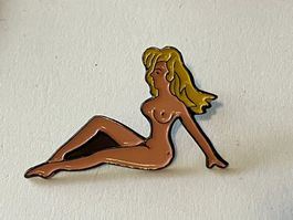 1 Pin Pinup Girl