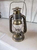 Lanterne à pétrole ancienne en métal et verre bon état