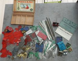 Antikes Meccano Set mit vielen Sonderteilen gemäss Fotos