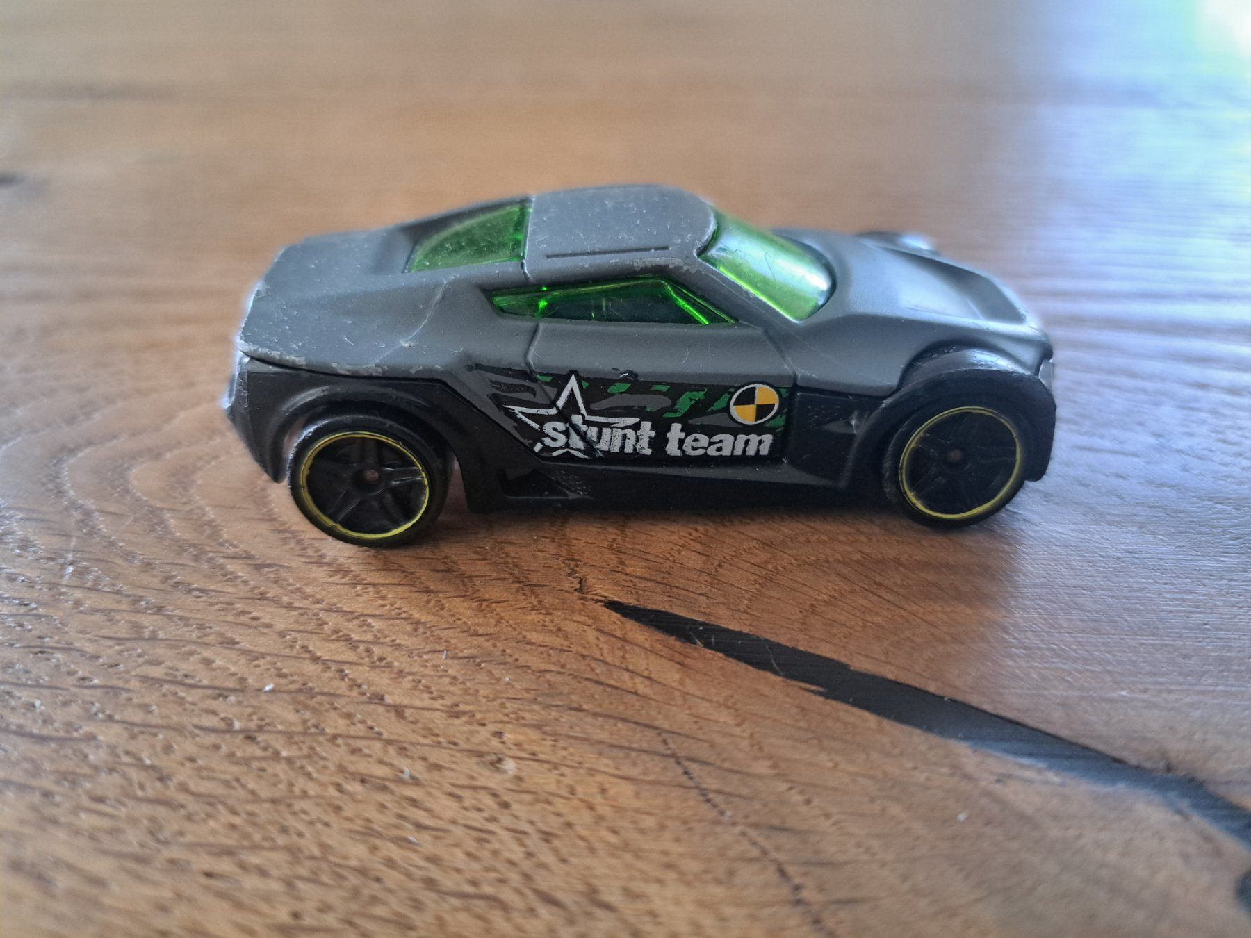 Hot Wheels Modellini d'auto: Hot Wheels Symbolic Stunt Team, Grau-Schwarz – Usato da Winterthur venduto da Kathy22
