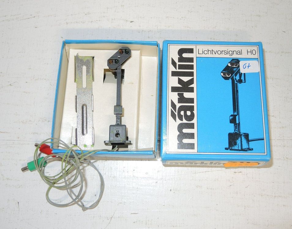 Märklin 76496 - Lichthauptsignal mit Lichtvorsignal, Spur H0