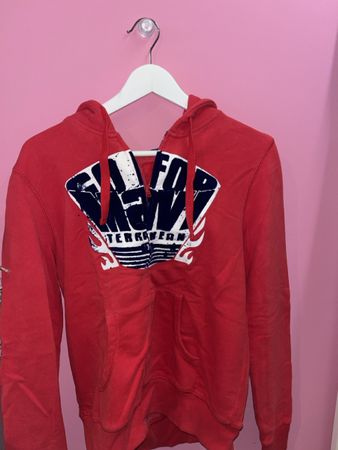 Roter Kapuzenpullover Grösse M
