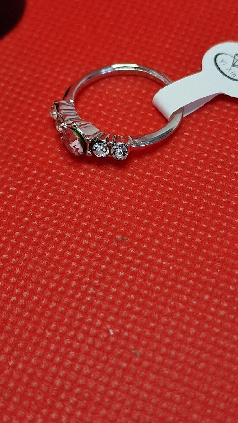 Anelli: Schöner Ring mit Steinchen neu – Nuovo e nell'imballaggio originale da Herisau venduto da Antiques.AR 1