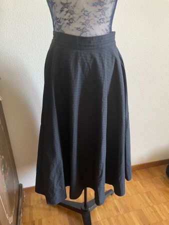 Schwarzer Rock von Uniqlo