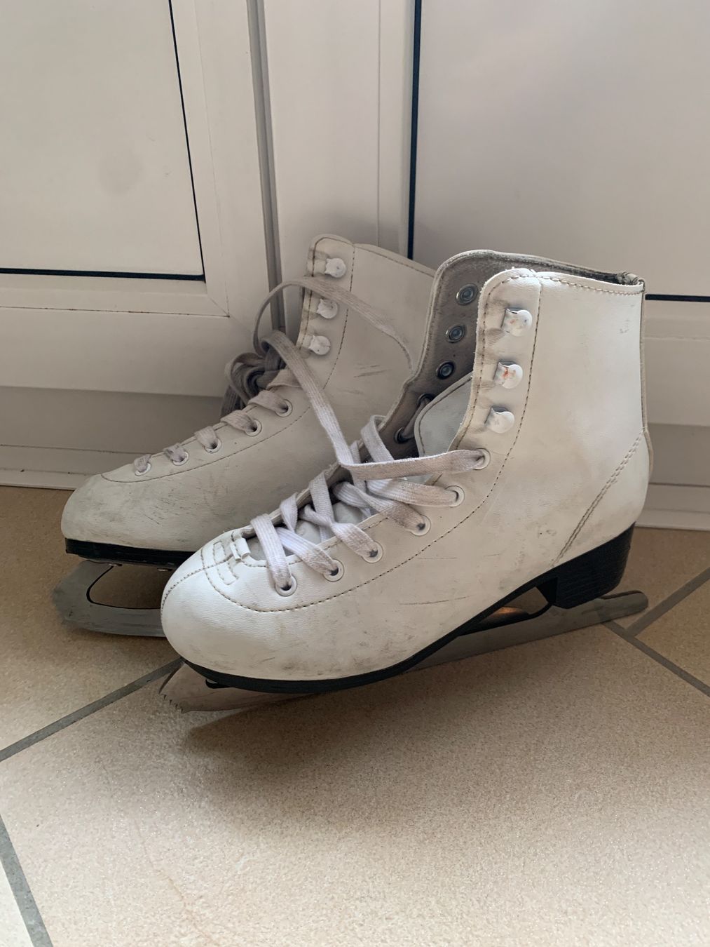 Decathlon Pattini da ghiaccio: Patin à glace artistique taille 35 – Usato da Lonay venduto da guihu