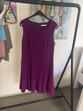 Damen Kleid HUGO BOSS Grösse 42 lila guter Zustand