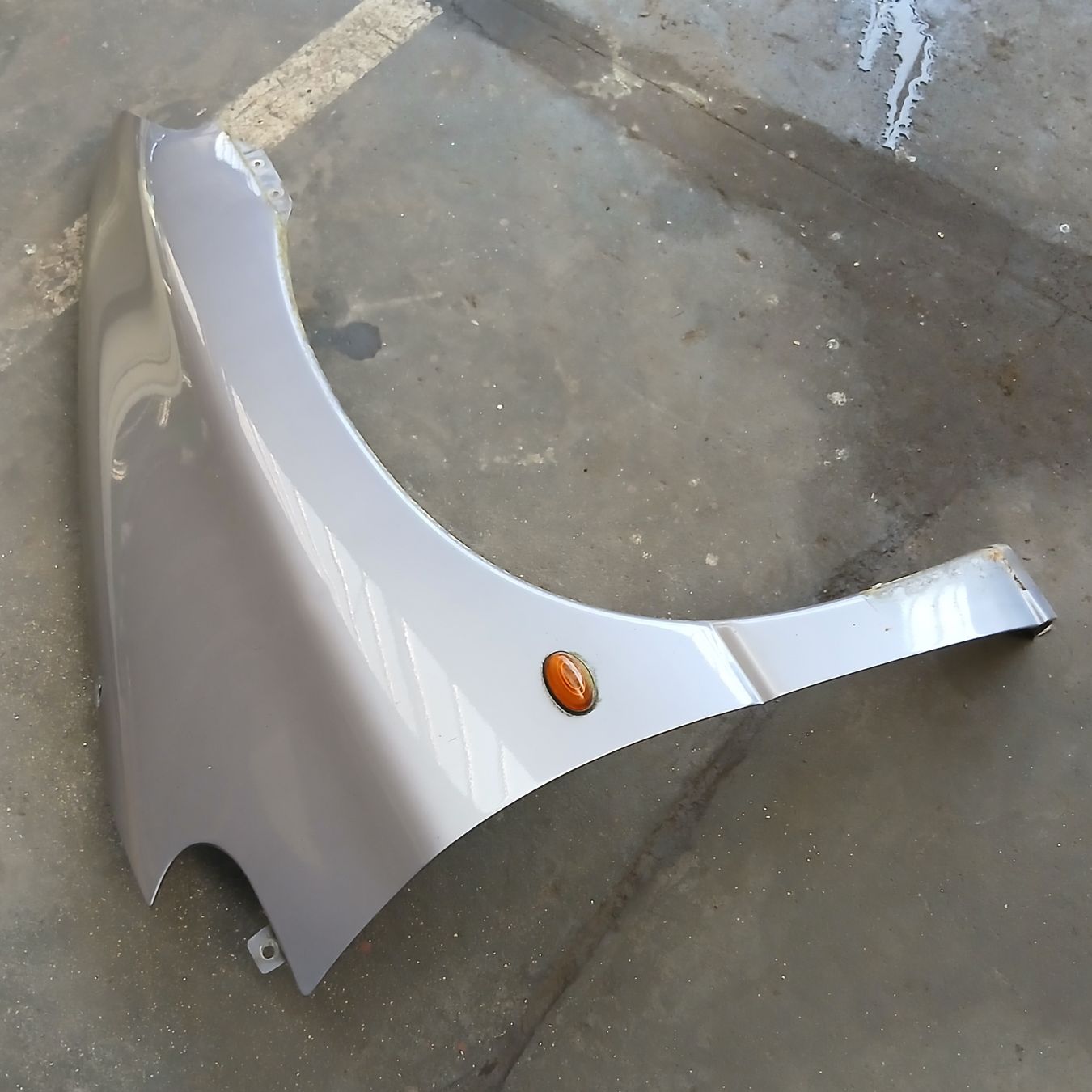 Chrysler Tutti pezzi di ricambio auto: Aile droite Chrysler Voyager 1996-2000 – Usato da la heutte venduto da Auto-stock