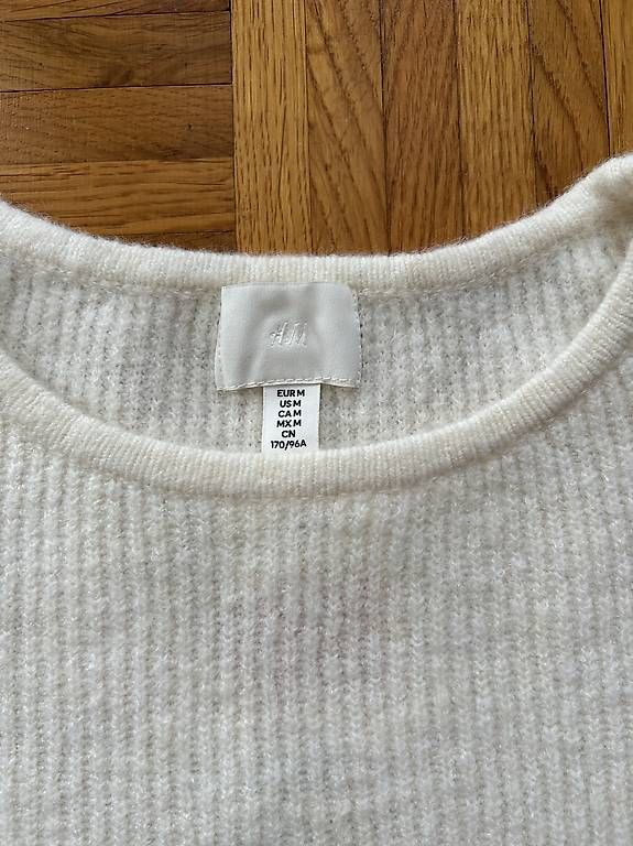 Top: Weisses, elegantes H&M Top  – Nuovo e nell'imballaggio originale da Zürich venduto da xleax 1
